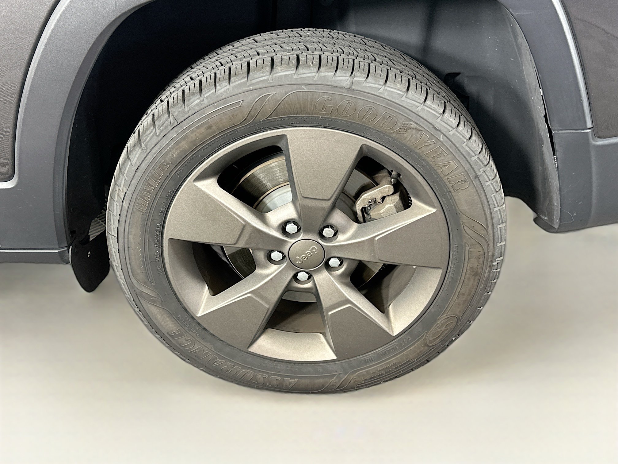 Used 2016 Jeep Cherokee 75th Anniversary FWD image 11
