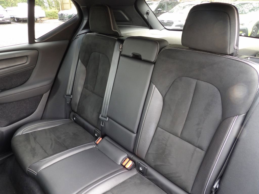Used 2021 Volvo XC40 T5 R-Design w/ Climate Package image 23