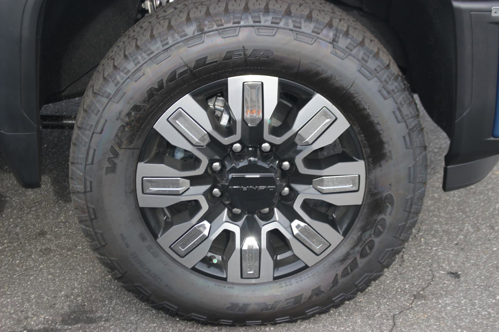 New 2026 GMC Sierra 2500 Denali w/ Denali Reserve Package image 9