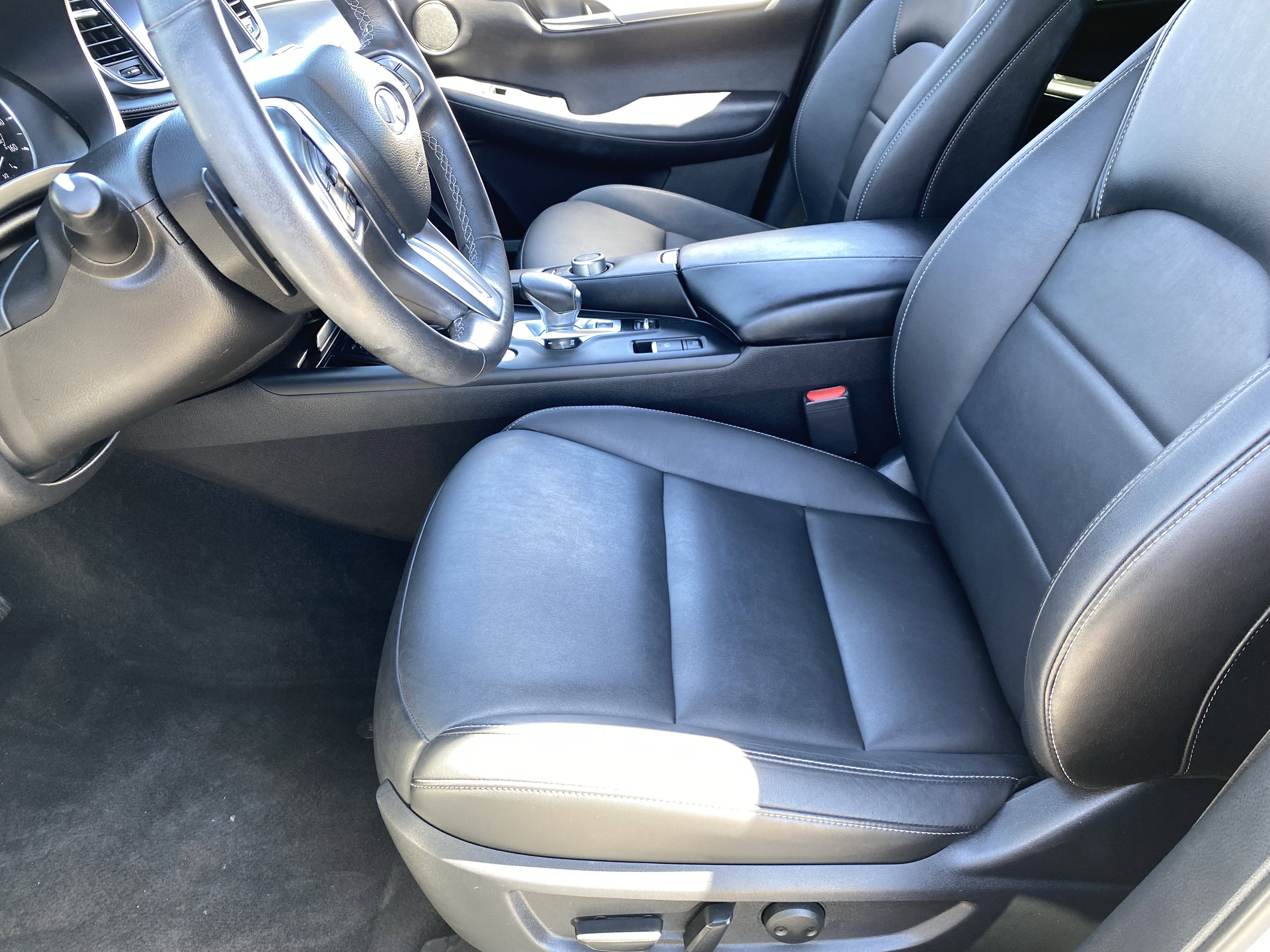 Used 2021 INFINITI QX50 Luxe w/ Appearance Package AWD/4WD image 17