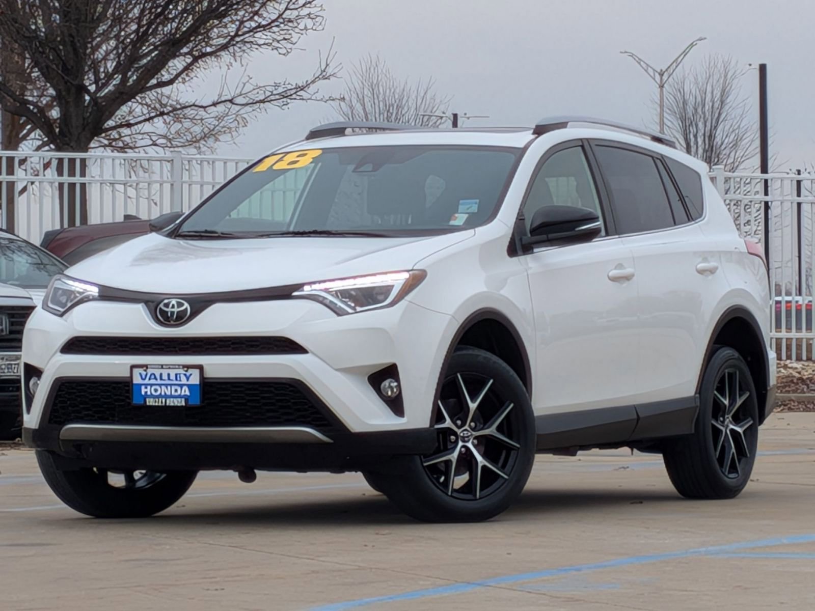 Used 2018 Toyota RAV4 SE w/ Power Extra Value Package image 2