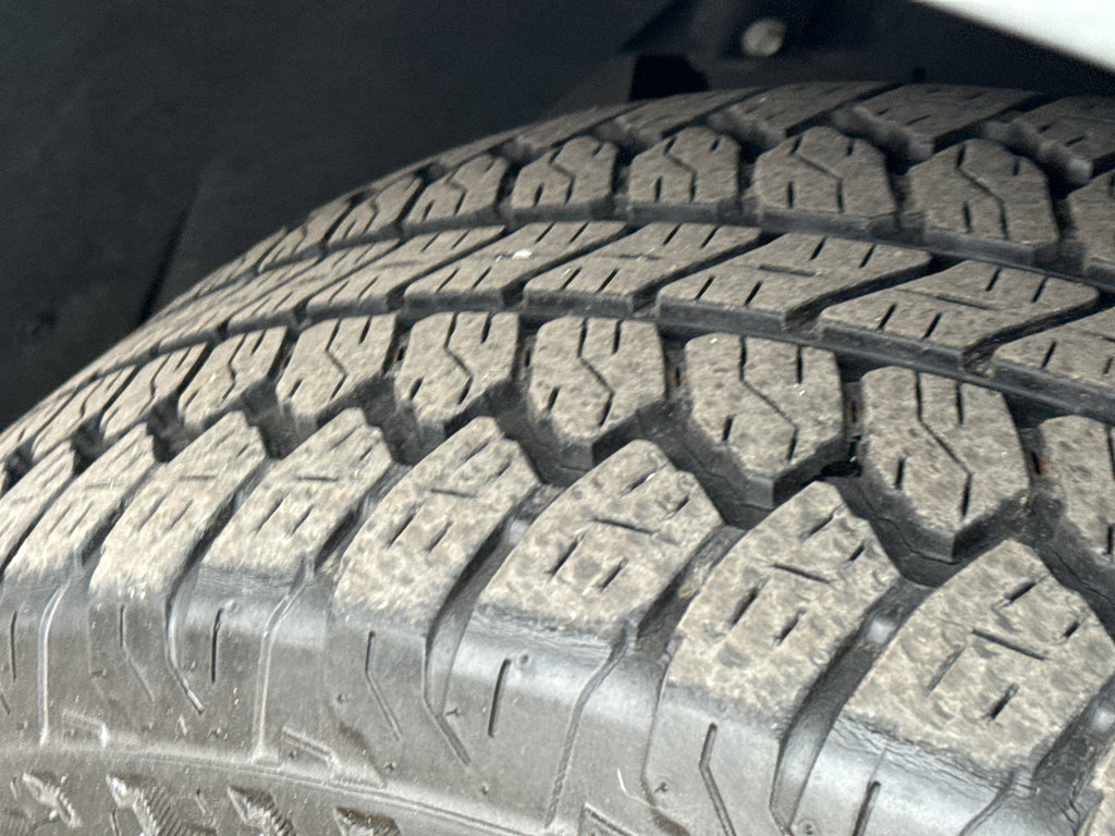 Used 2024 Chevrolet Silverado 1500 LT image 11