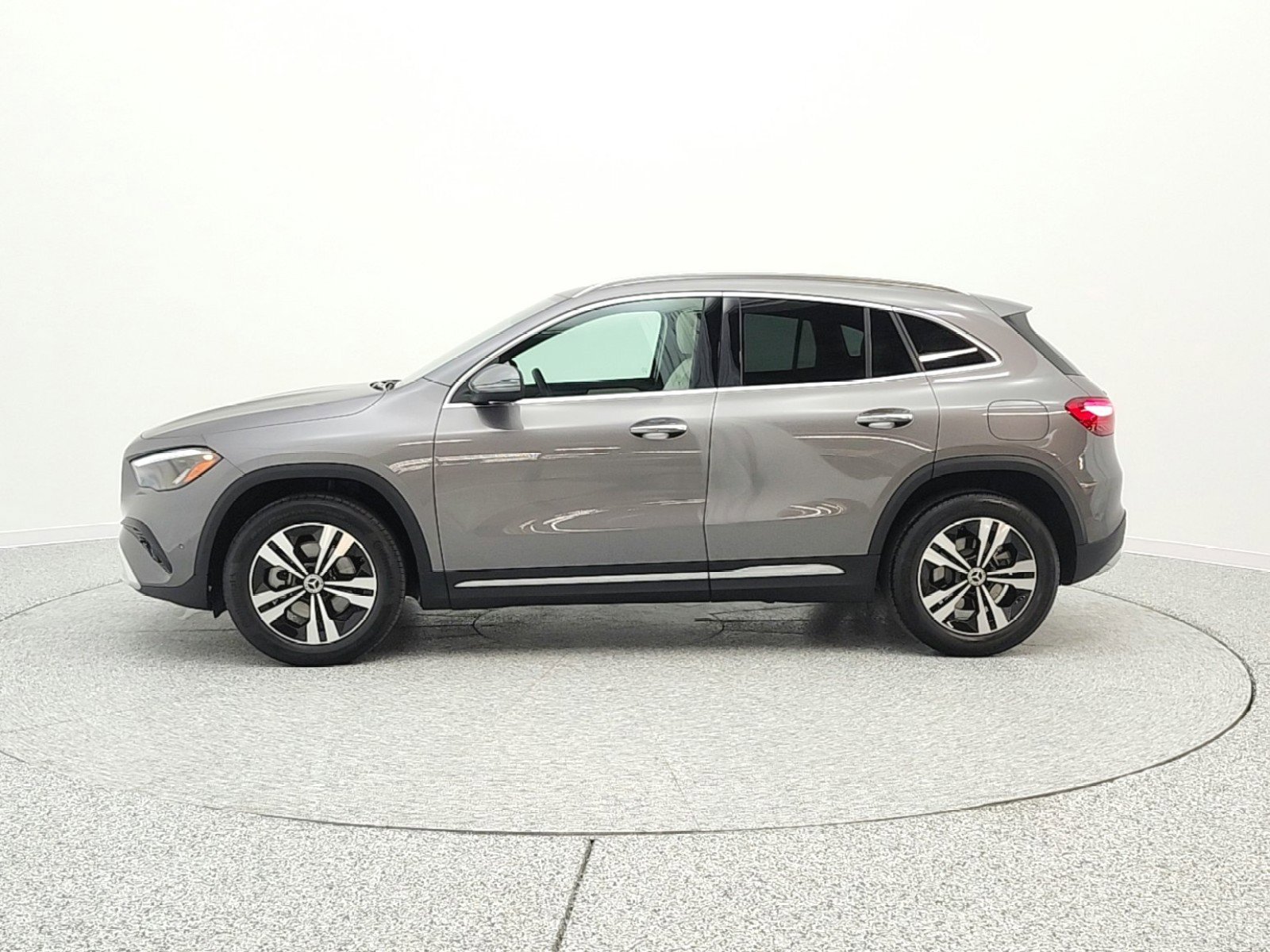 Used 2025 Mercedes-Benz GLA 250 image 8