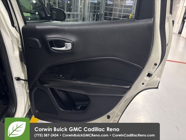 Used 2018 Jeep Compass Latitude image 32