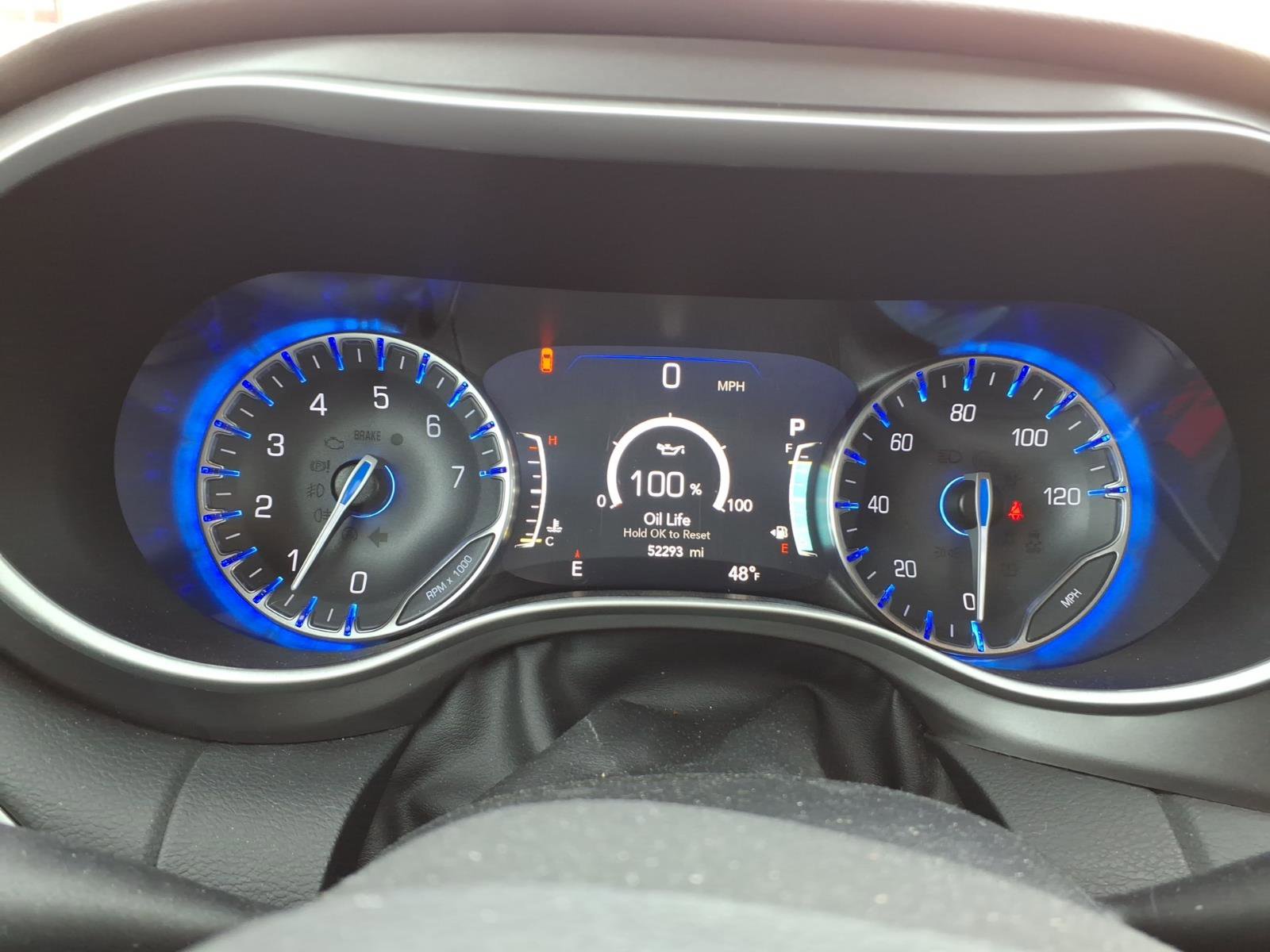 Used 2023 Chrysler Pacifica Touring-L image 16
