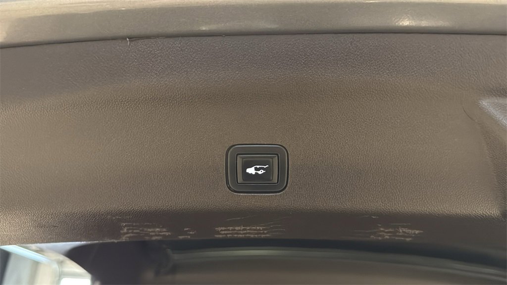 Used 2021 GMC Yukon Denali w/ Denali Premium Package image 17