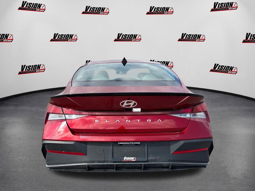Certified 2025 Hyundai Elantra Sport FWD image 6