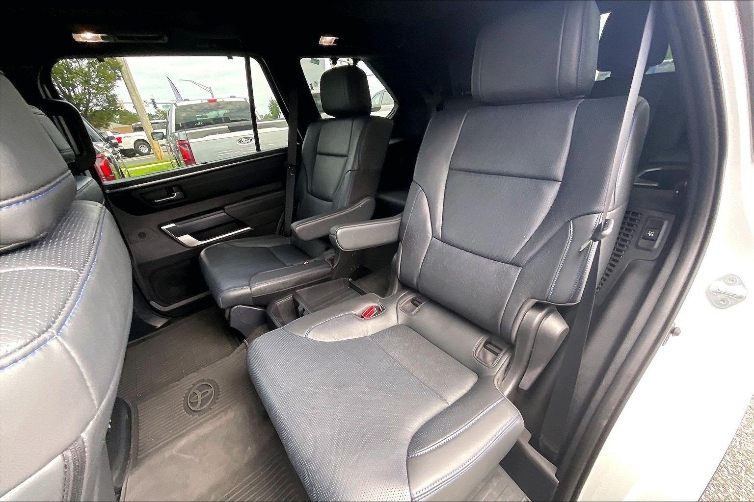 Used 2025 Toyota Sequoia Platinum AWD/4WD image 25
