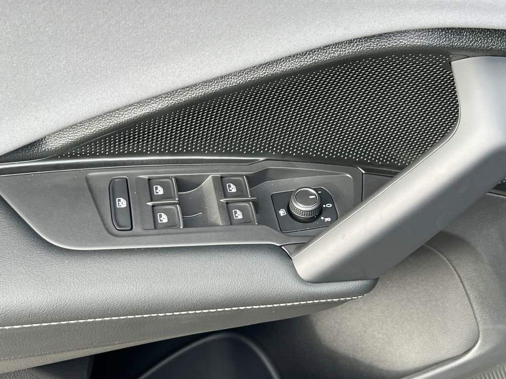 New 2026 Volkswagen Tiguan SE R-Line AWD/4WD image 17
