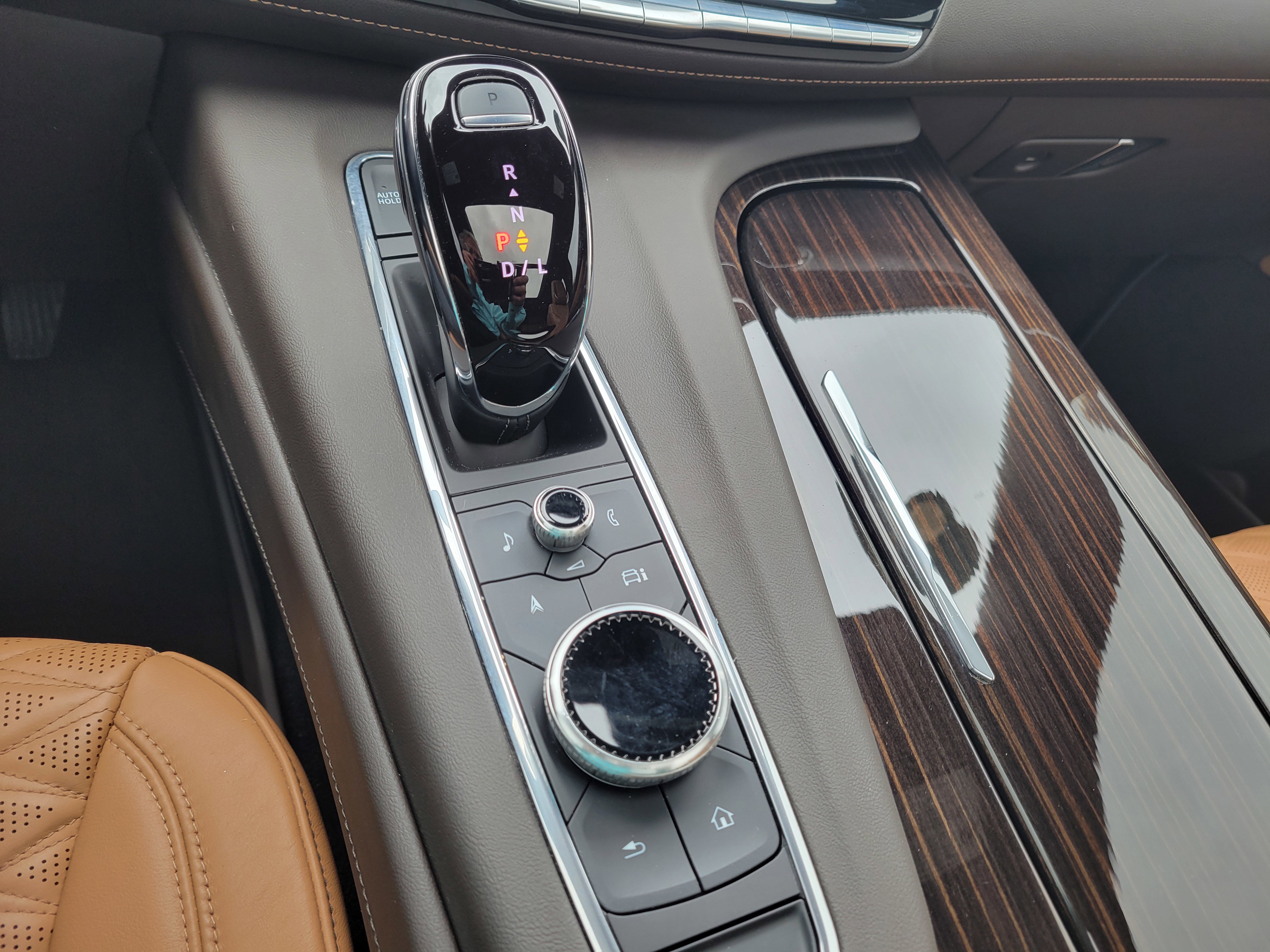Certified 2023 Cadillac Escalade Premium Luxury AWD/4WD image 25