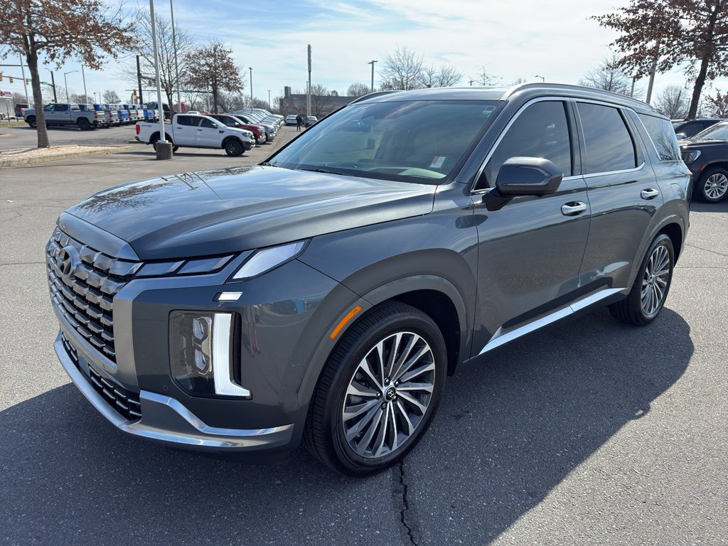 Used 2025 Hyundai Palisade Calligraphy image 3