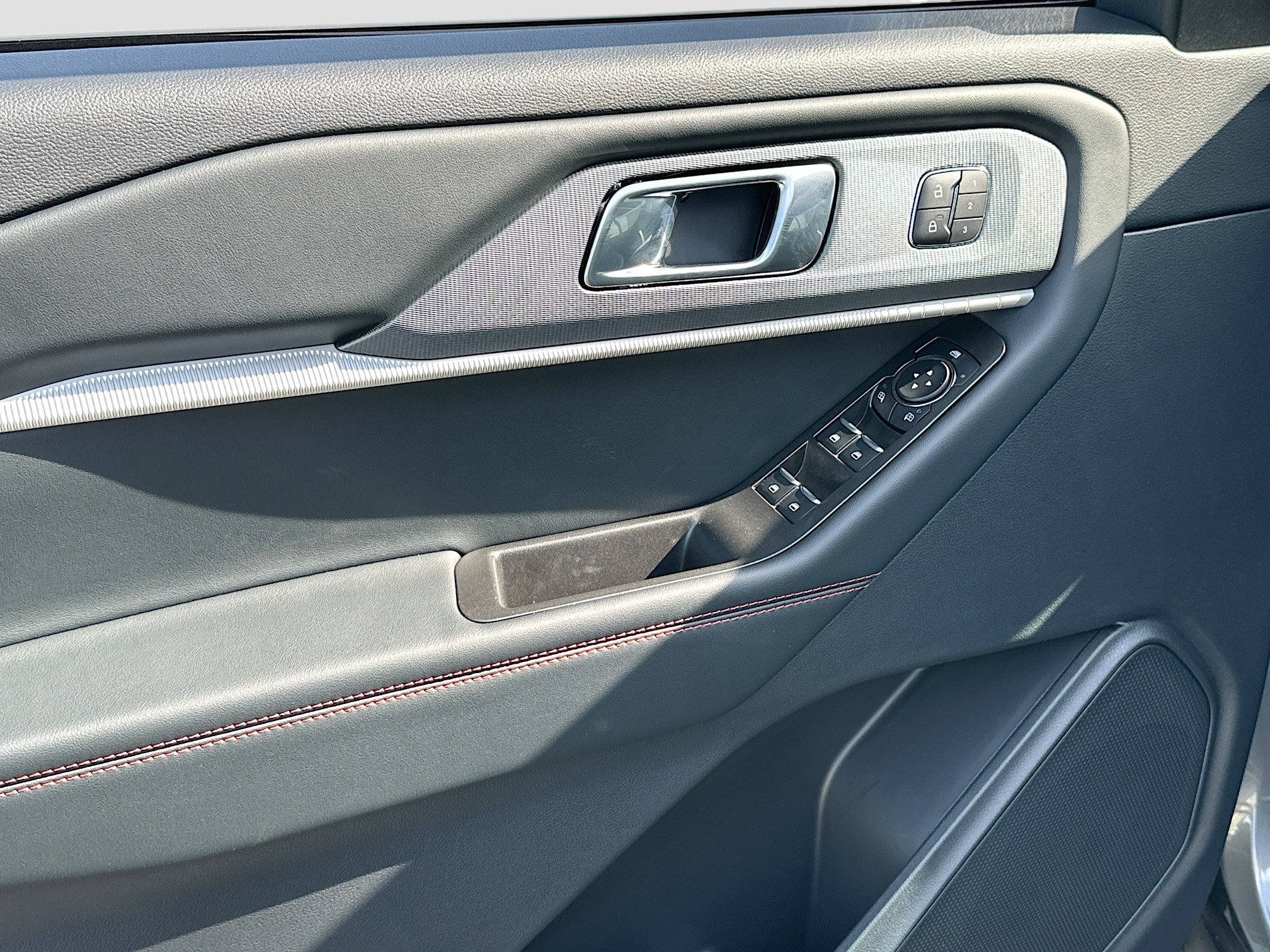 New 2026 Ford Explorer ST-Line w/ ST-Line Street Pack RWD image 13