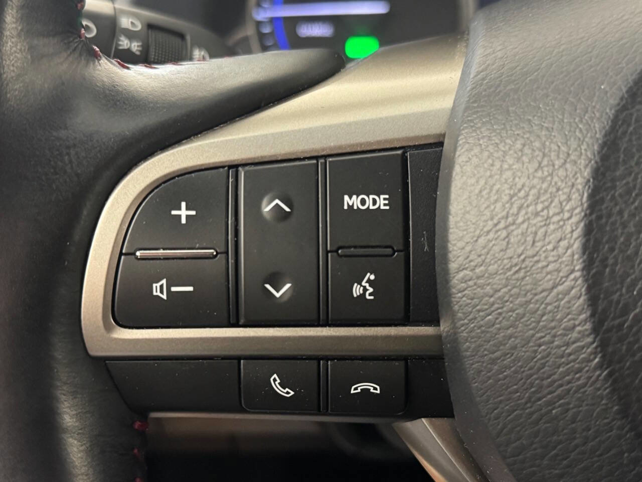 Used 2018 Lexus RX 450hL Luxury w/ Accessory Package image 33