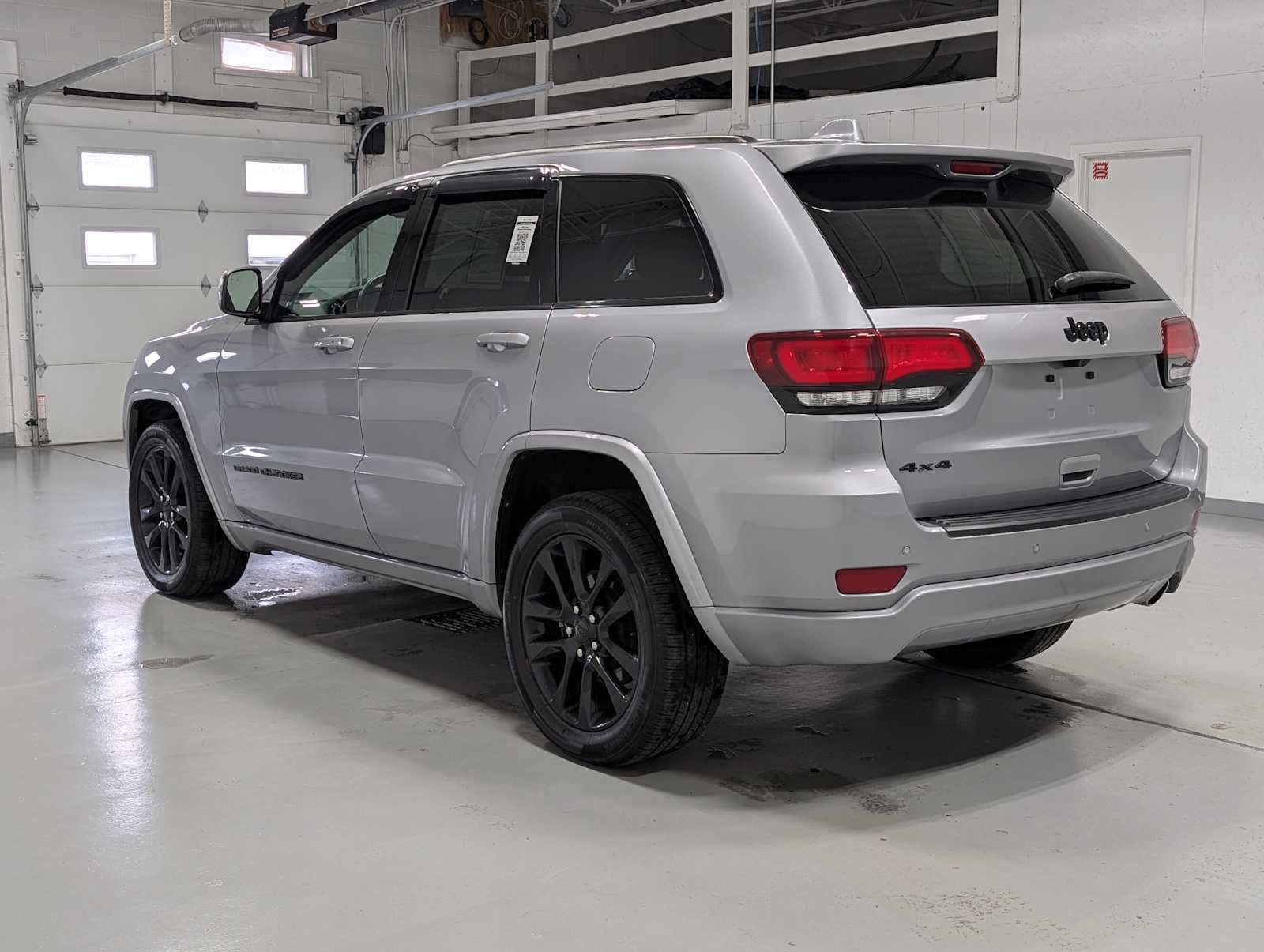 Used 2021 Jeep Grand Cherokee Laredo X AWD/4WD image 10