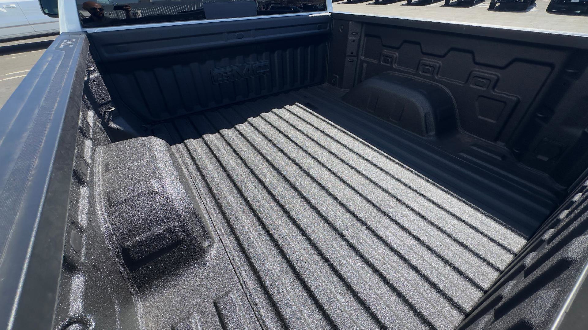 New 2026 GMC Sierra 1500 SLT w/ SLT Premium Plus Package image 6