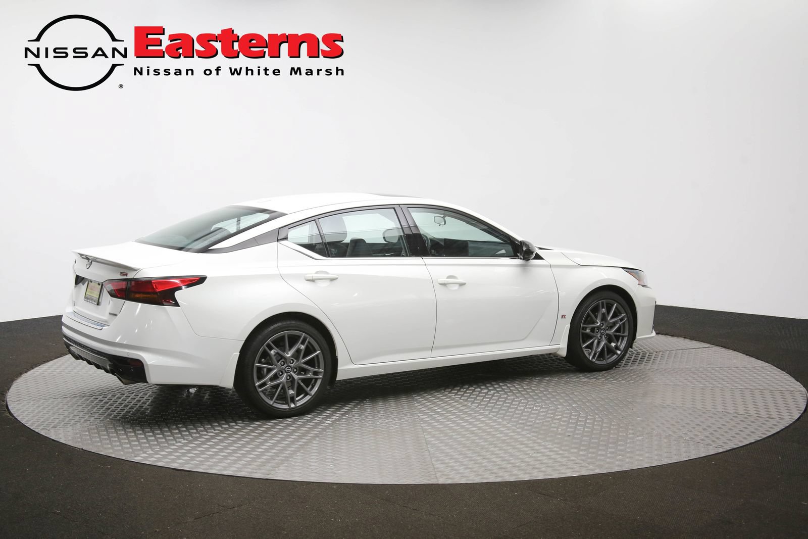Used 2023 Nissan Altima 2.0 SR FWD image 41