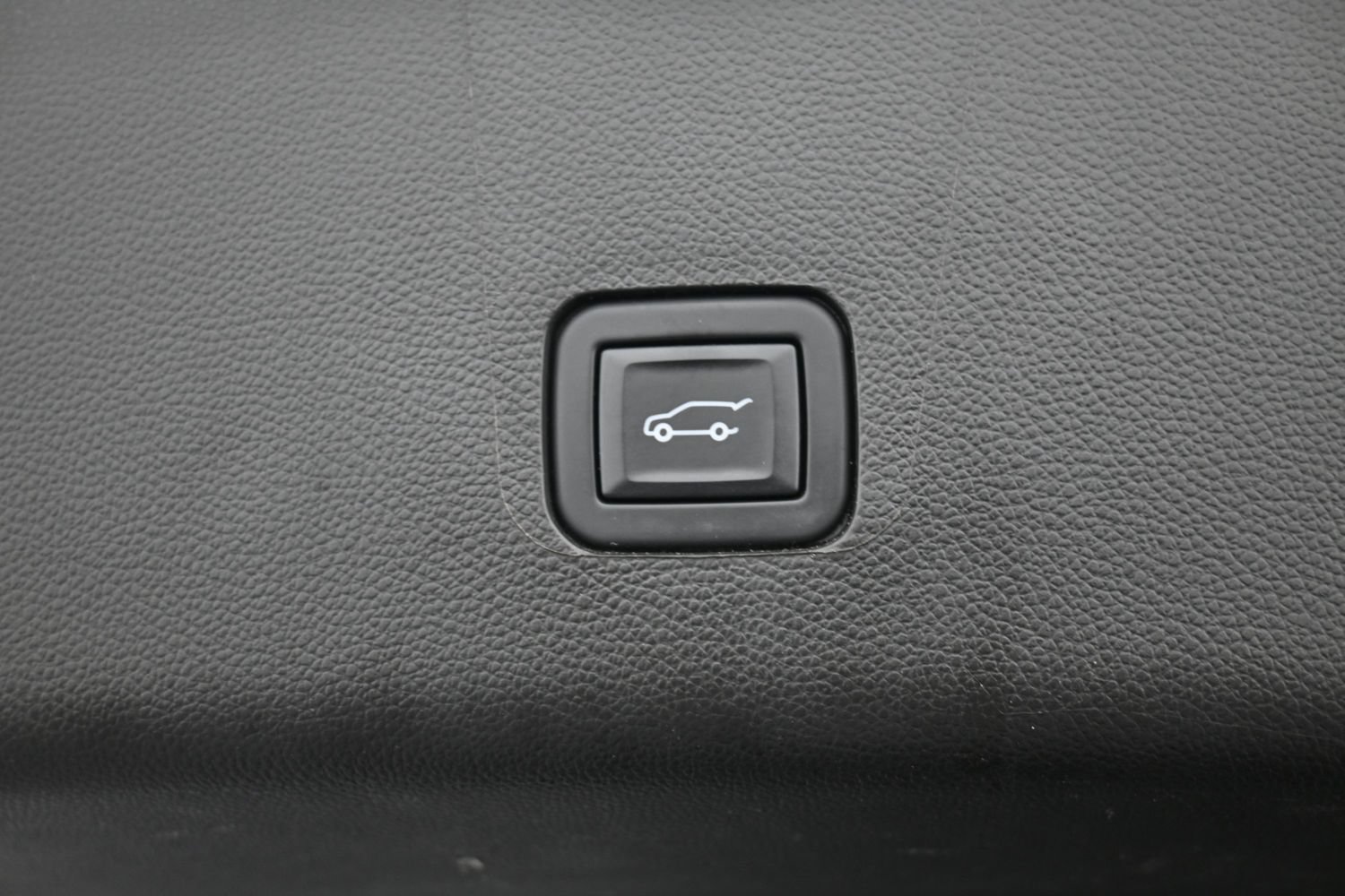 Used 2023 Chevrolet Traverse LT w/ LPO, Floor Liner Package AWD/4WD image 39