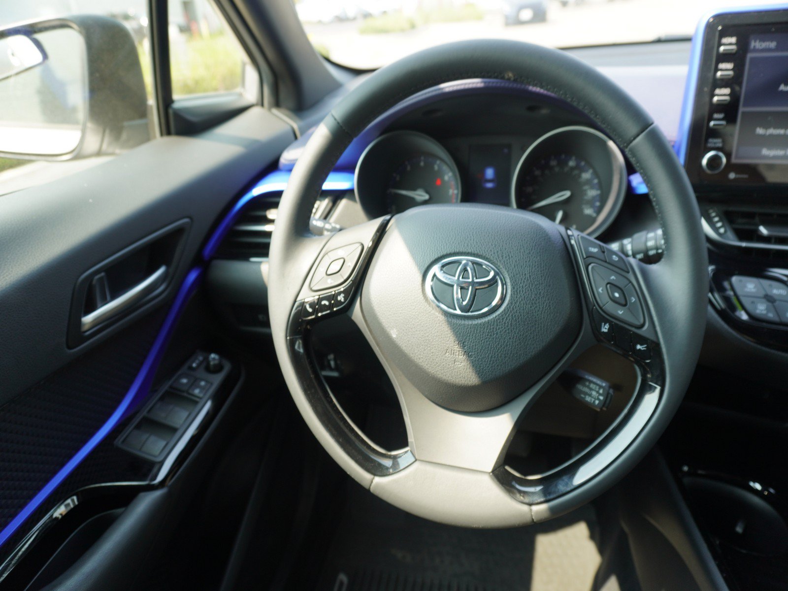 Used 2020 Toyota C-HR XLE FWD image 13