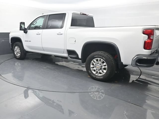Used 2024 Chevrolet Silverado 2500 LT AWD/4WD image 3