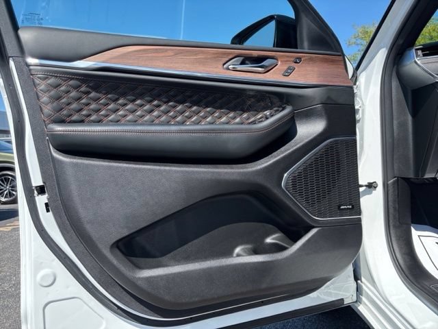 Used 2024 Jeep Grand Cherokee Summit AWD/4WD image 10