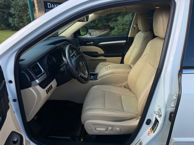 Used 2019 Toyota Highlander XLE image 6