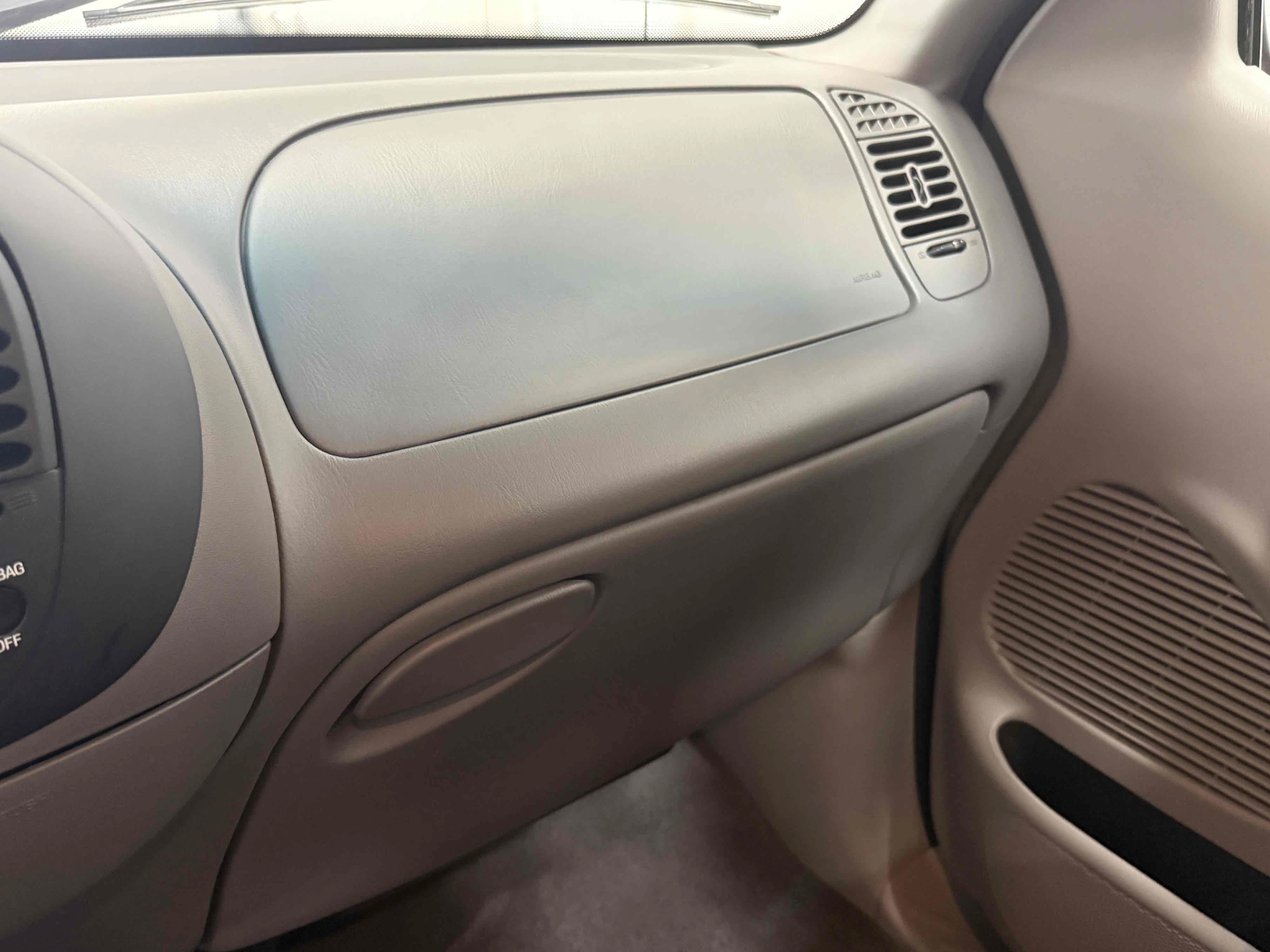 Used 2001 Ford F150 Lightning RWD image 47