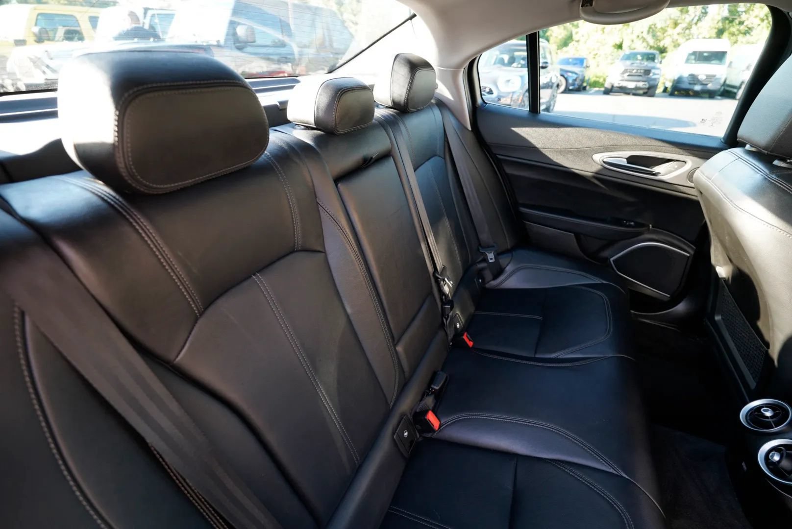Used 2017 Alfa Romeo Giulia AWD image 38