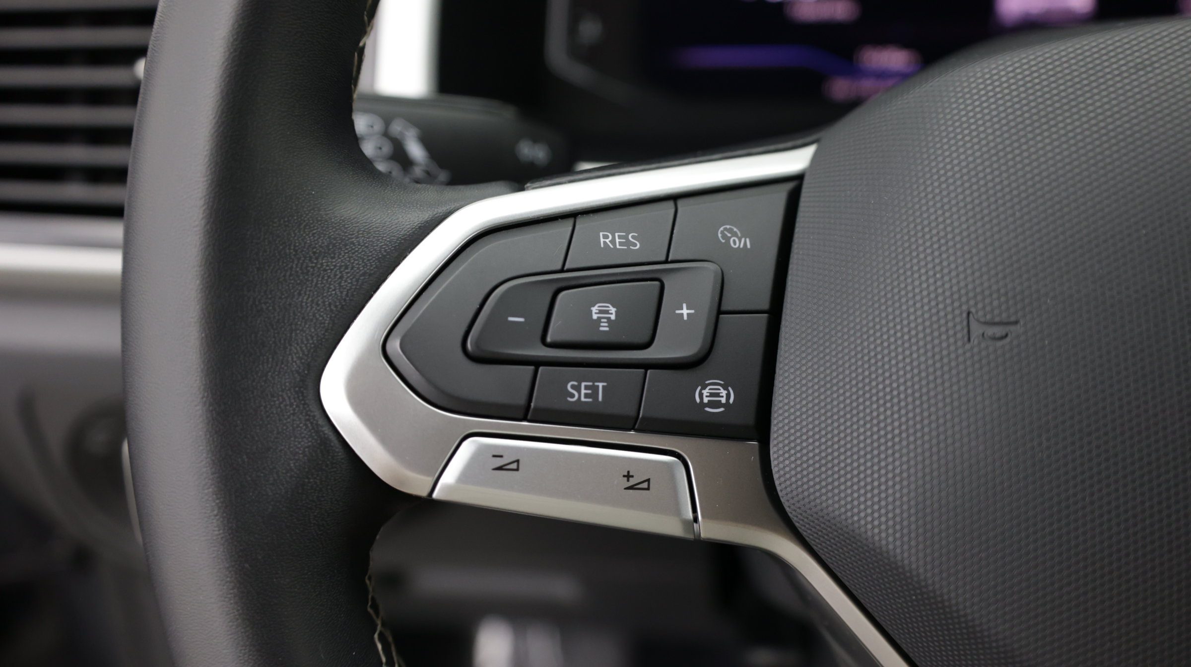 Used 2023 Volkswagen Atlas Cross Sport SE FWD image 21