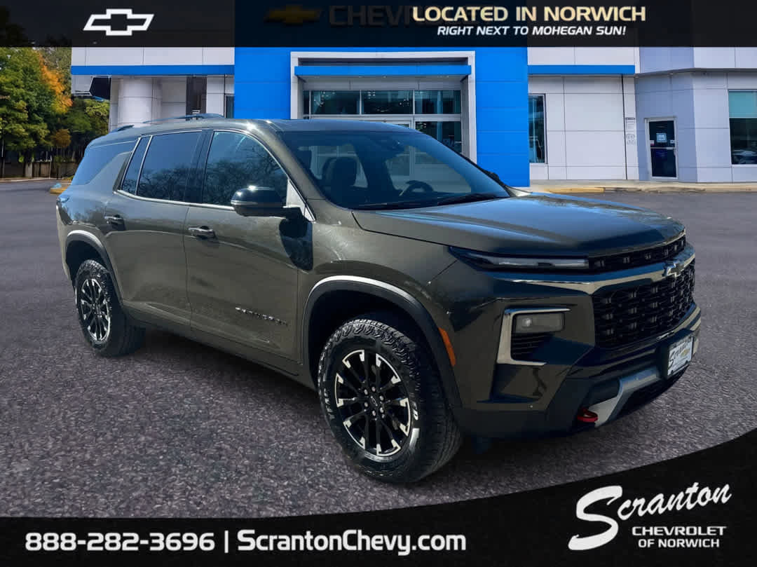 Used 2024 Chevrolet Traverse Z71 image 3