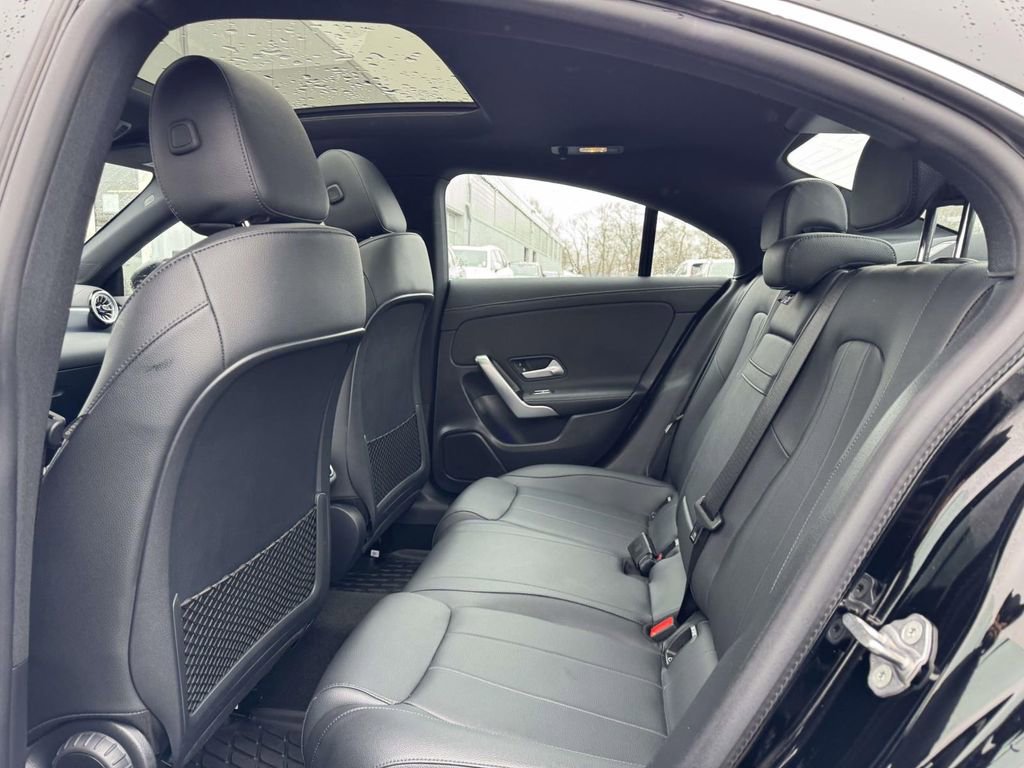 Used 2022 Mercedes-Benz CLA 250 4MATIC image 9