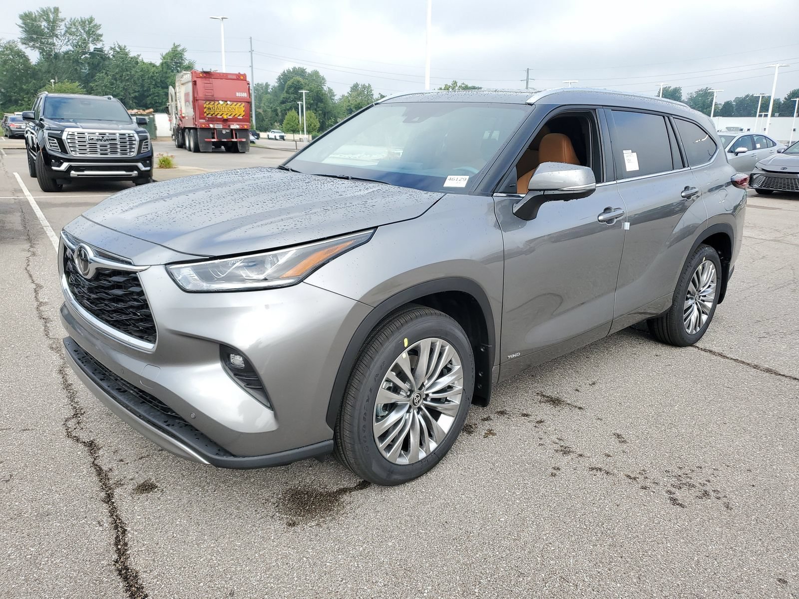 New 2026 Toyota Highlander Platinum AWD/4WD image 2