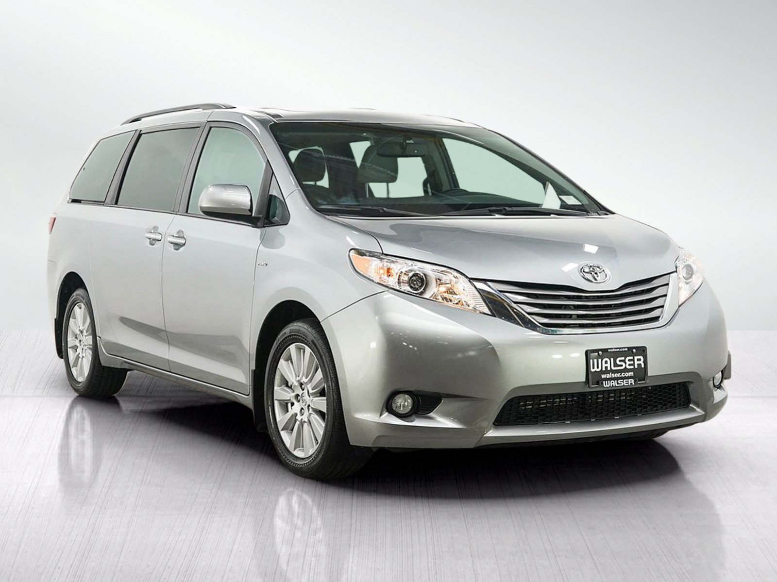 Used 2017 Toyota Sienna XLE w/ XLE Navigation Package AWD/4WD image 7