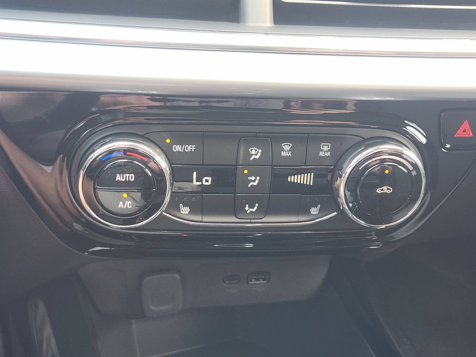 New 2026 Chevrolet Trax LT w/ LT Convenience Package FWD image 18