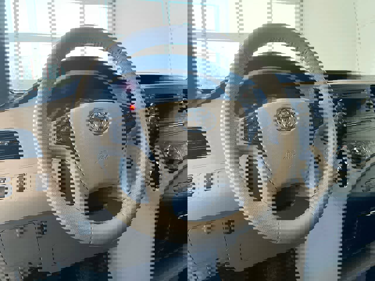 Used 2012 Toyota Sienna SE image 14