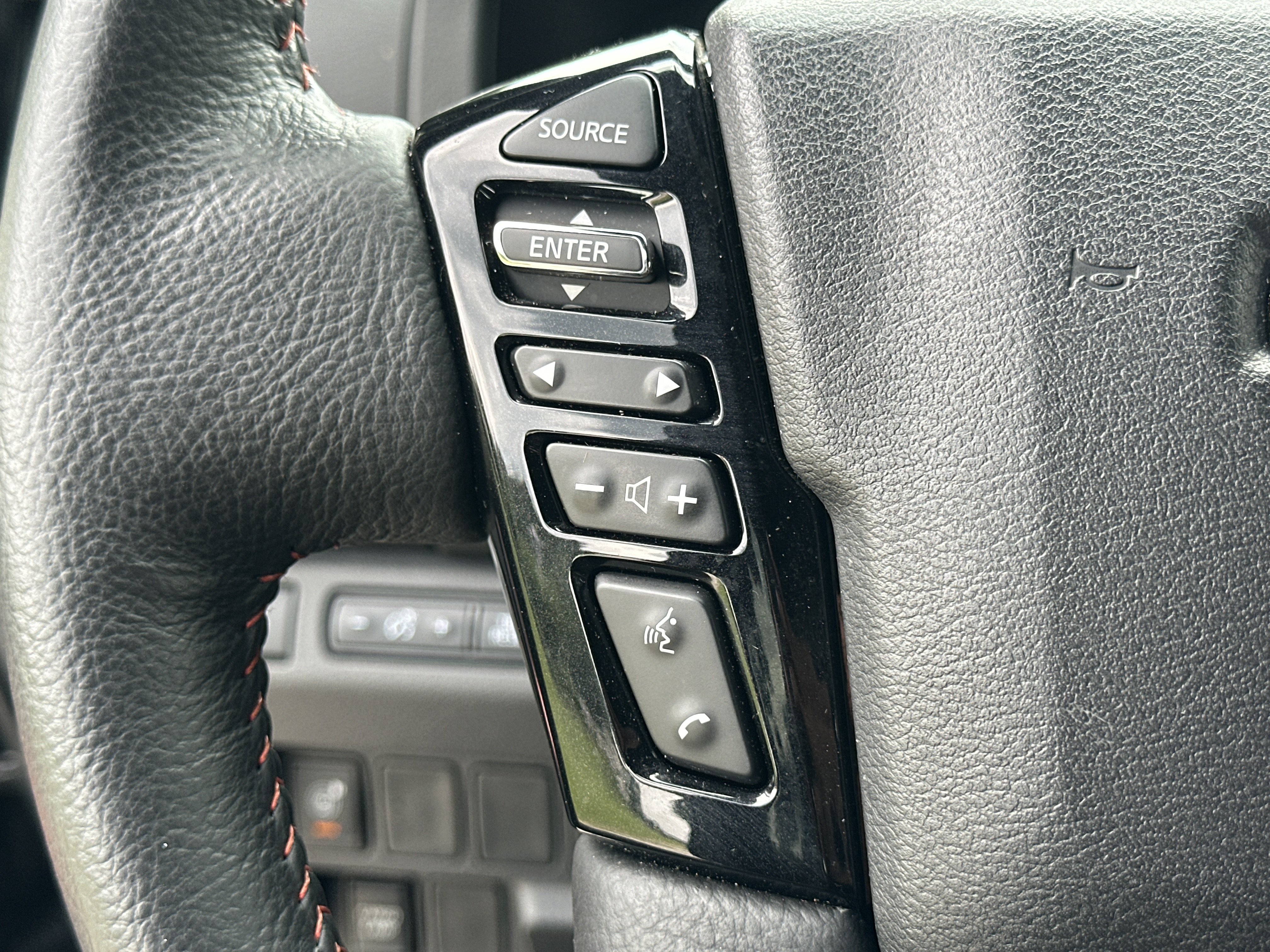 Used 2026 Nissan Frontier PRO-4X AWD/4WD image 24