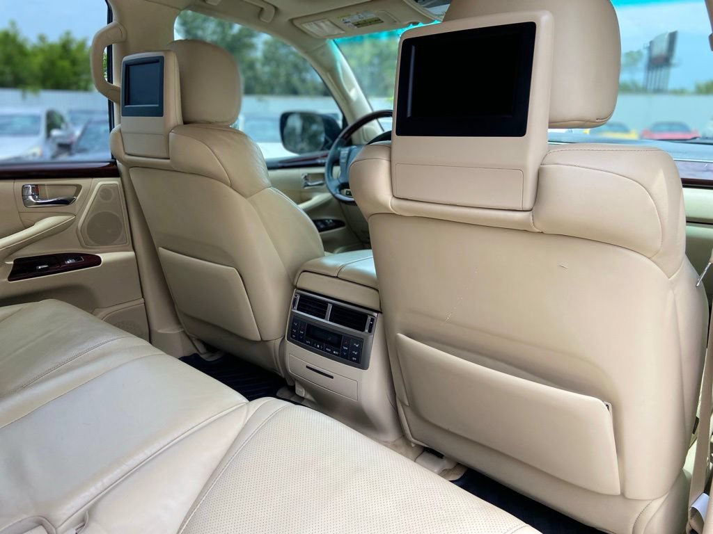Used 2013 Lexus LX 570 4WD w/ Luxury Pkg image 23