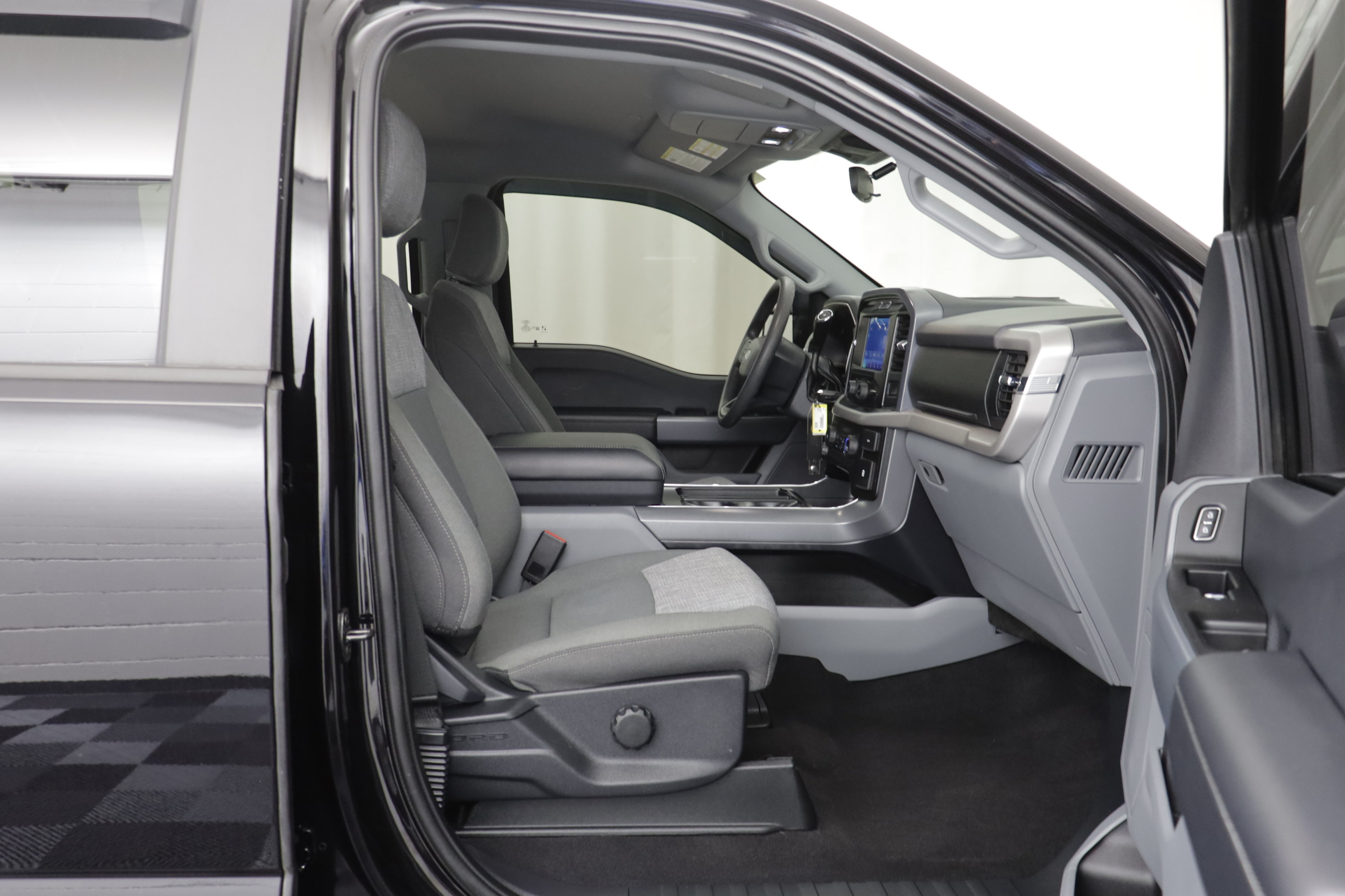 Used 2023 Ford F150 XLT w/ XTR Package AWD/4WD image 18