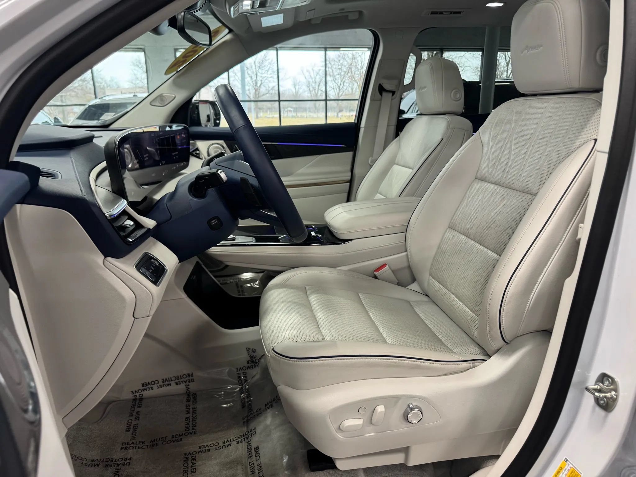 Used 2025 Buick Enclave Avenir w/ LPO, Floor Liner Package FWD image 14