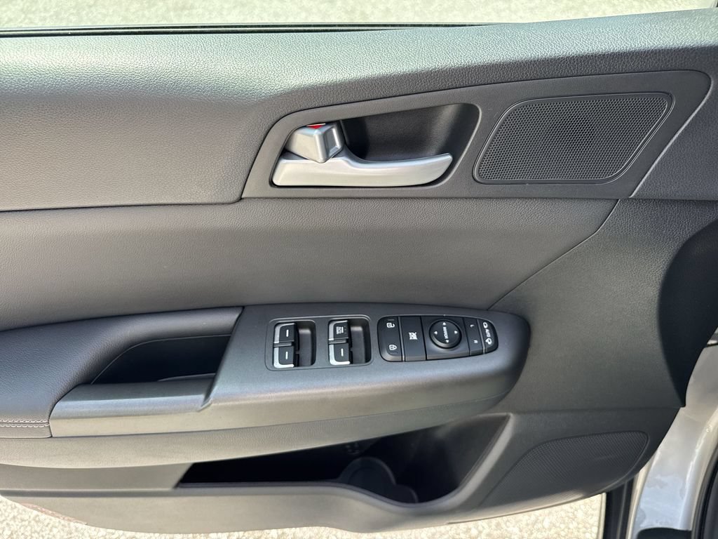 Used 2022 Kia Sportage Nightfall Edition FWD image 40