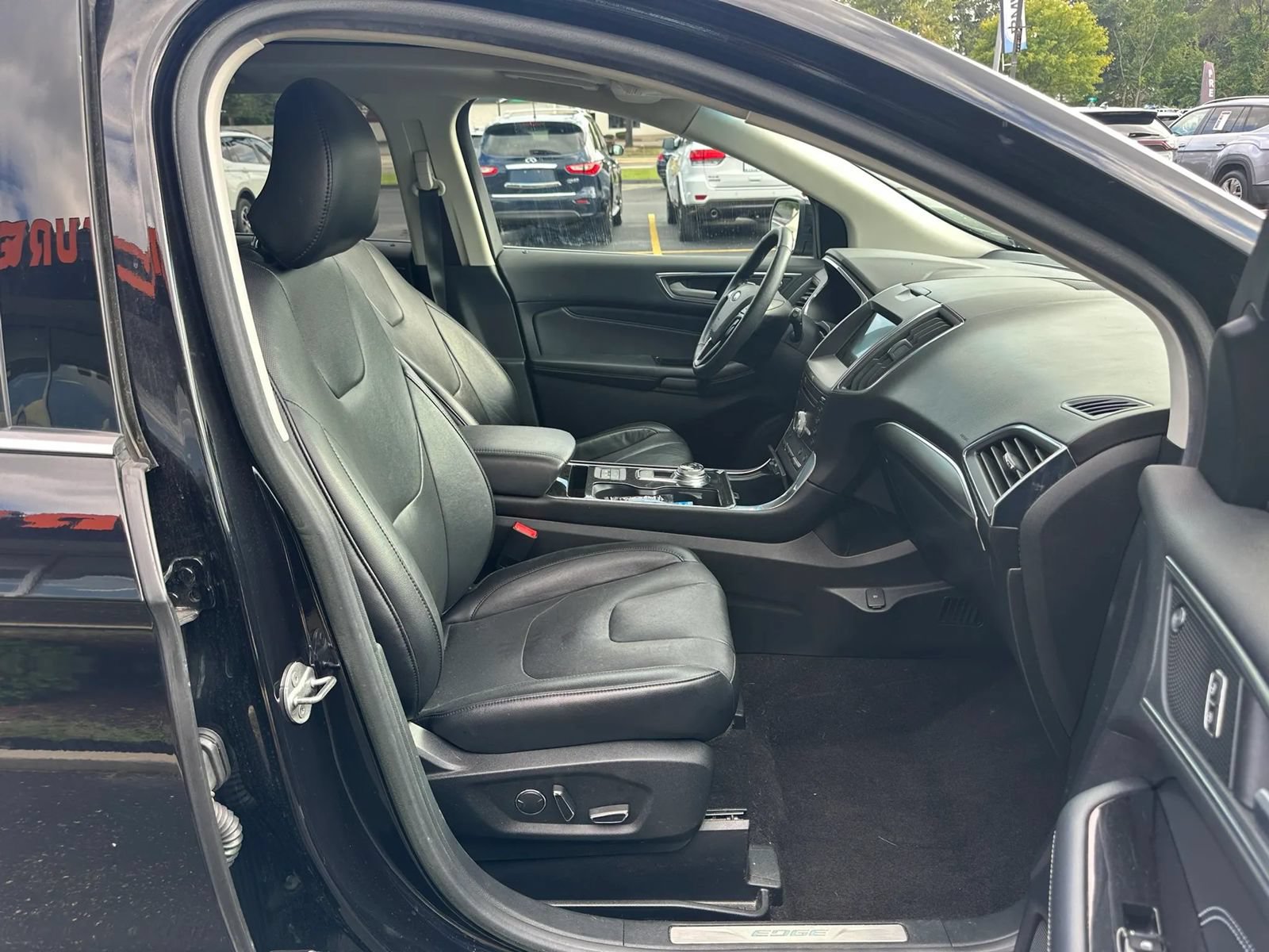 Used 2019 Ford Edge Titanium w/ Equipment Group 301A FWD image 13