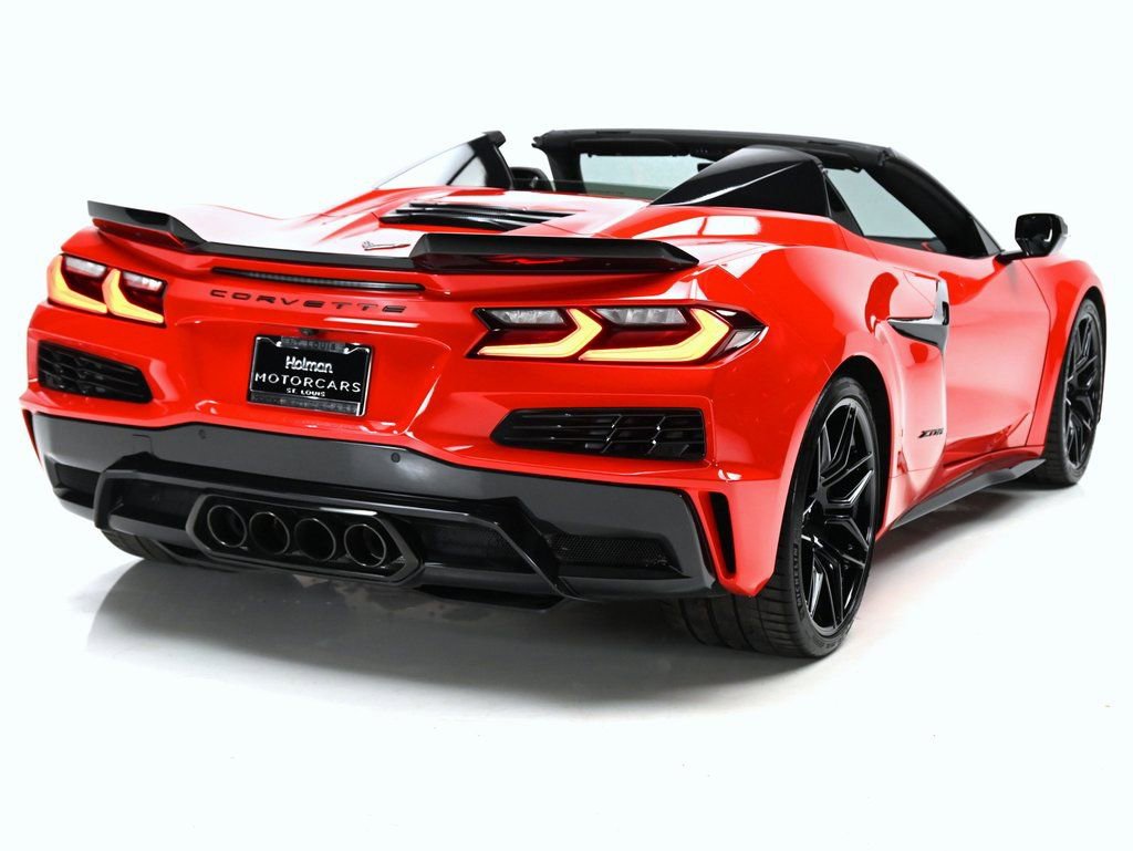 Used 2025 Chevrolet Corvette Z06 RWD image 29