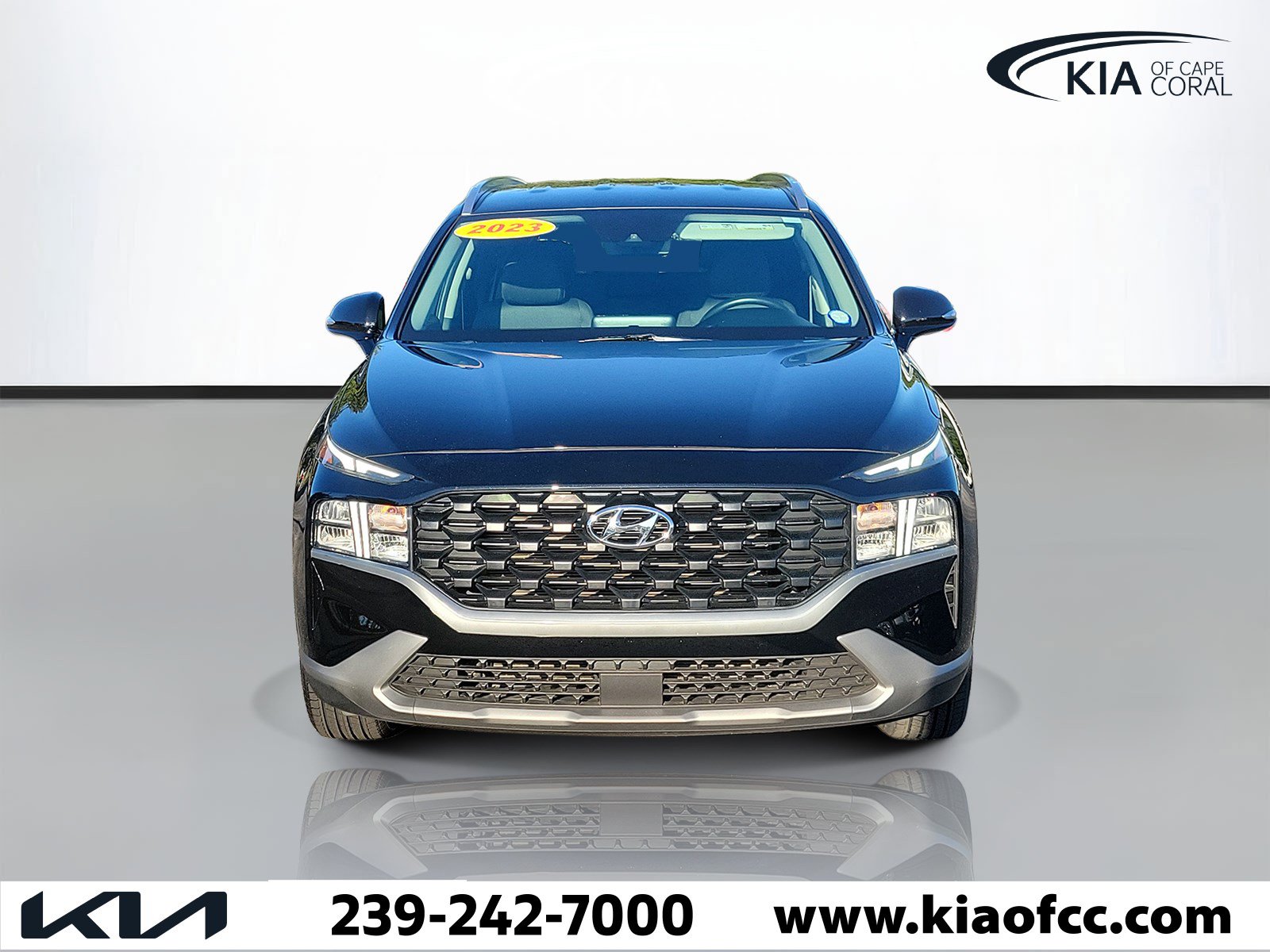 Used 2023 Hyundai Santa Fe SEL FWD image 2