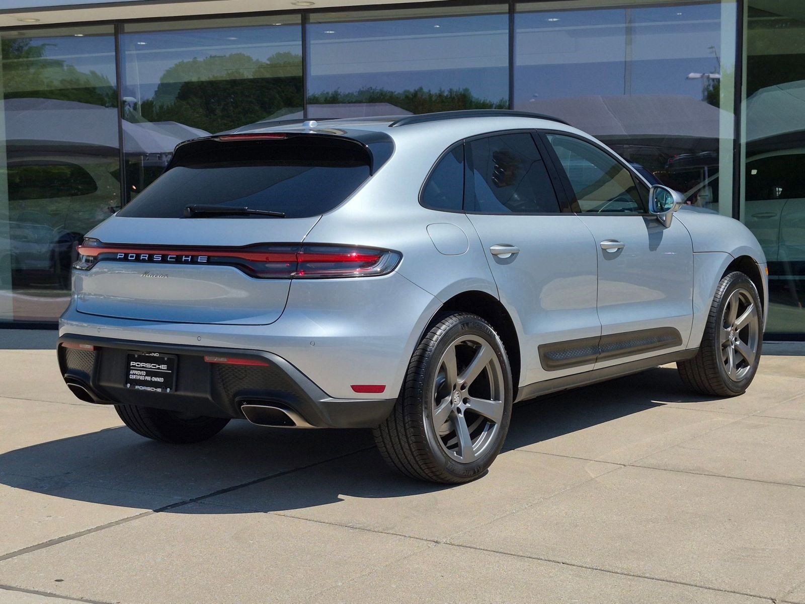 Certified 2026 Porsche Macan AWD/4WD image 9