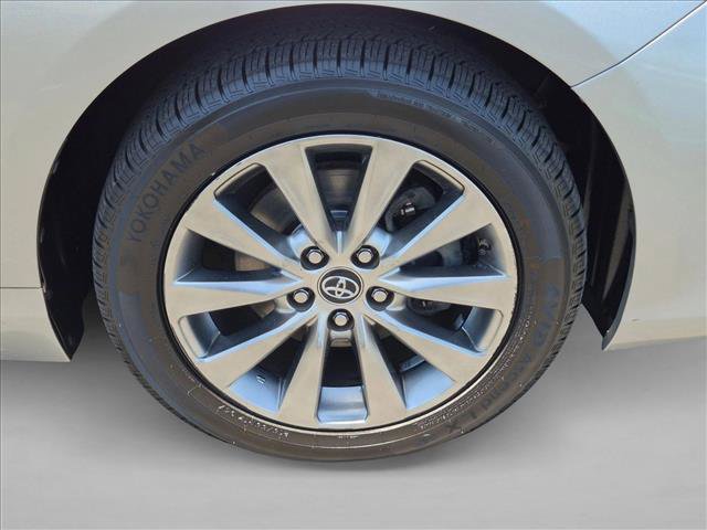Certified 2017 Toyota Camry XLE FWD image 23
