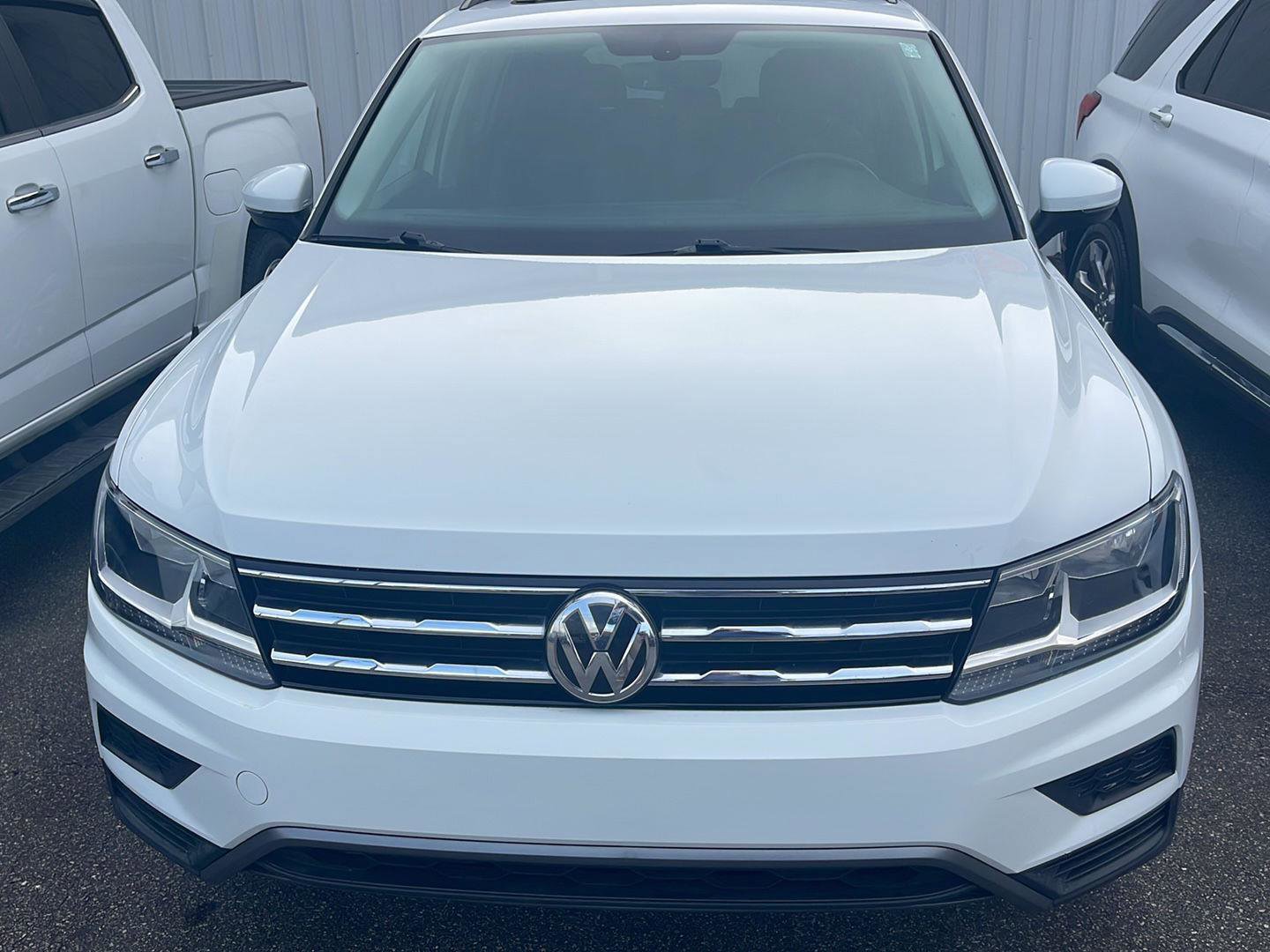 Used 2019 Volkswagen Tiguan SE w/ Panoramic Sunroof Package image 2