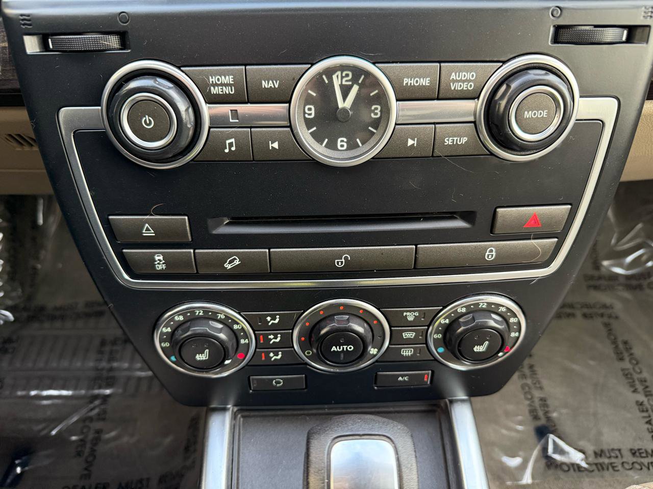 Used 2013 Land Rover LR2 image 31