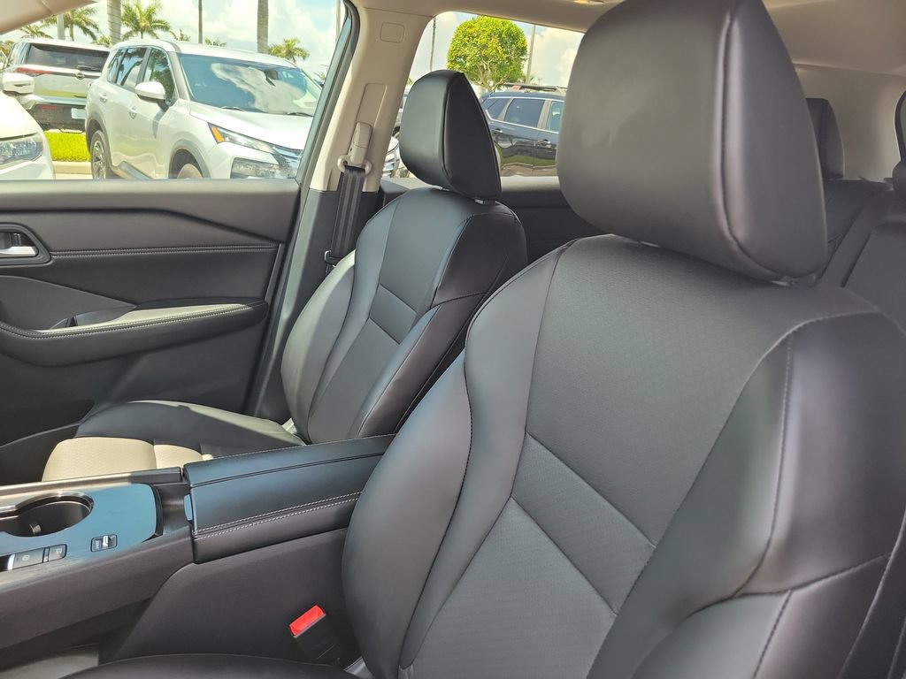 Used 2026 Nissan Rogue Dark Armor FWD image 17