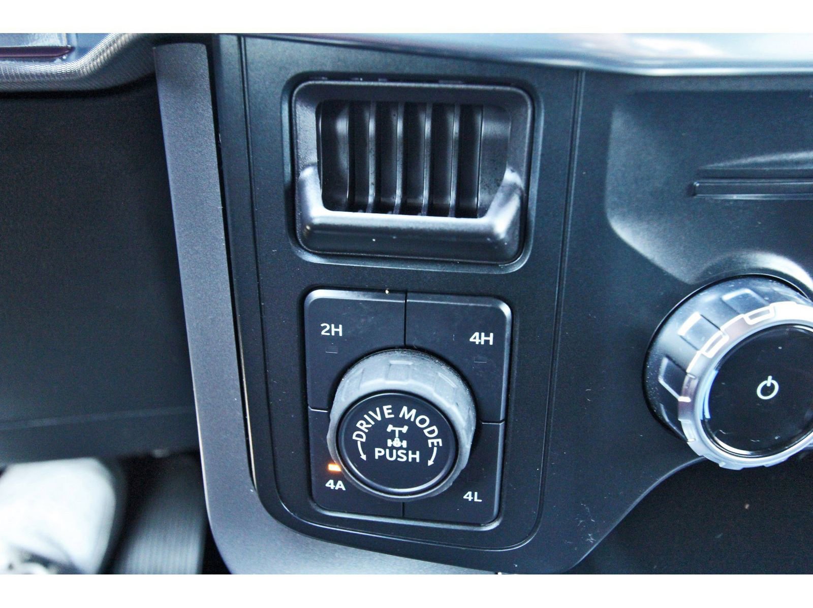 Used 2025 Ford F150 Lariat AWD/4WD image 28