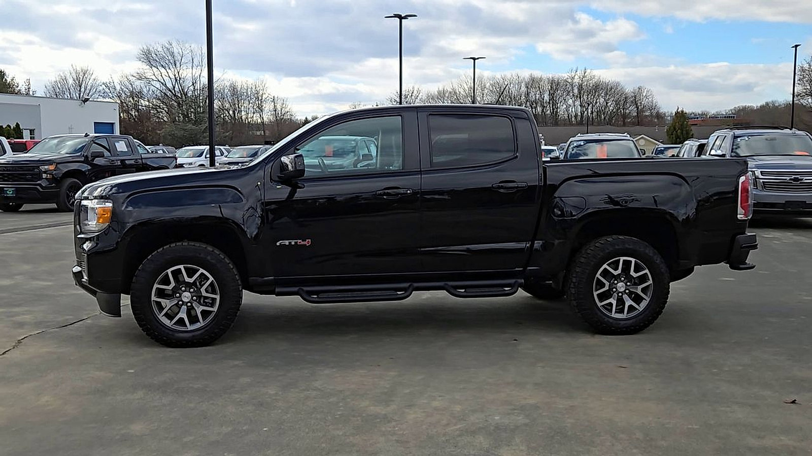 Certified 2022 GMC Canyon AT4 w/ Trailering Package image 9