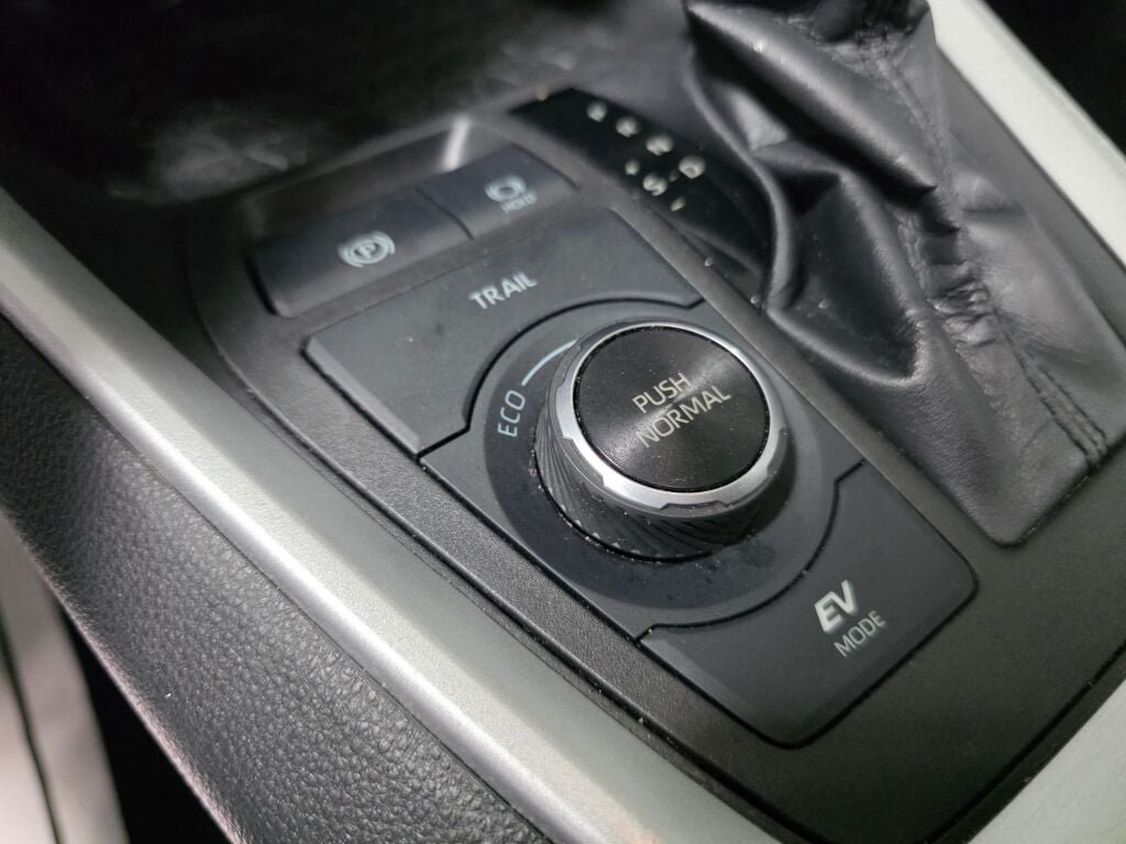 Used 2022 Toyota RAV4 LE AWD/4WD image 15